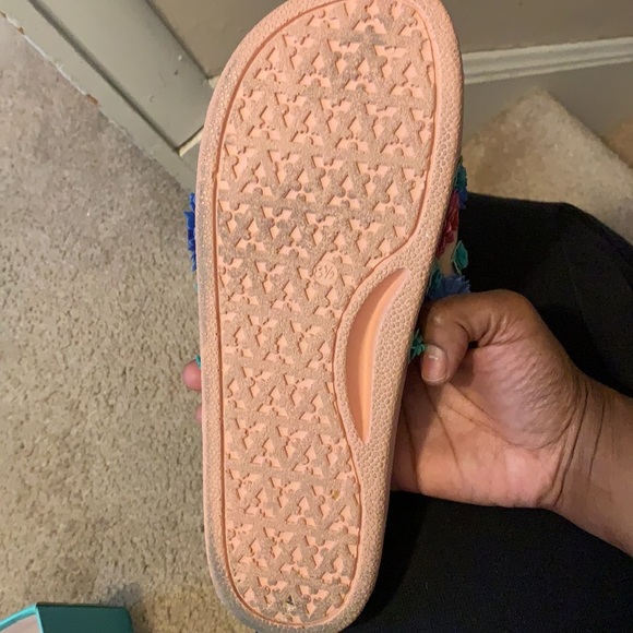 COPY - Kate Spade ♠️ Floral Woman’s Slides (runs a little larger/wider) Soft le… - Picture 3 of 5